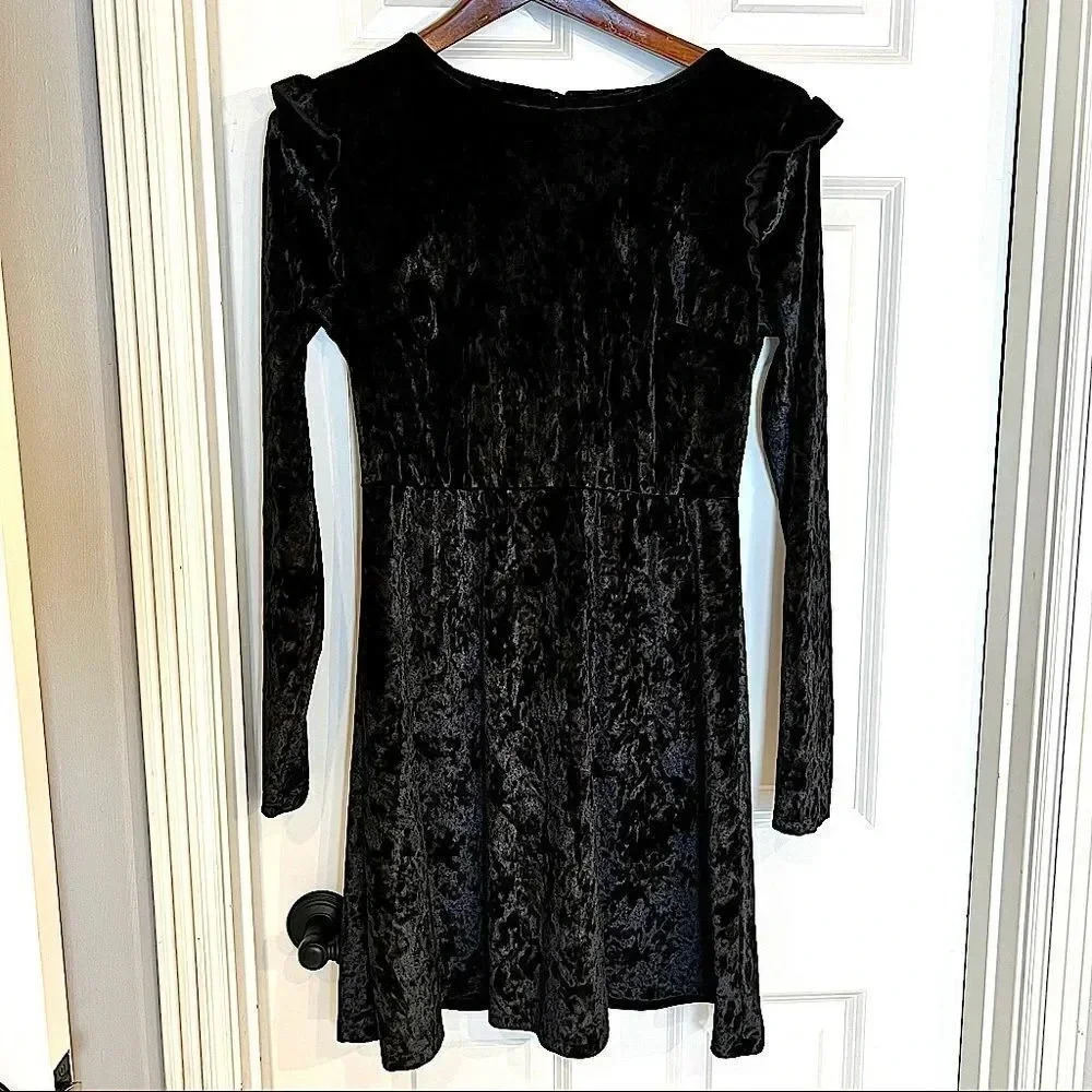 Mossimo supply Co. black velvet ruffle long sleeve dress size Medium